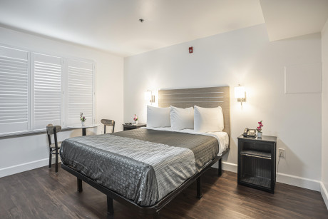 The Greens Hotel on Del Paso Blvd - Guestroom