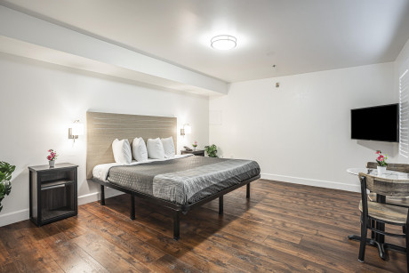 The Greens Hotel on Del Paso Blvd - Guestroom