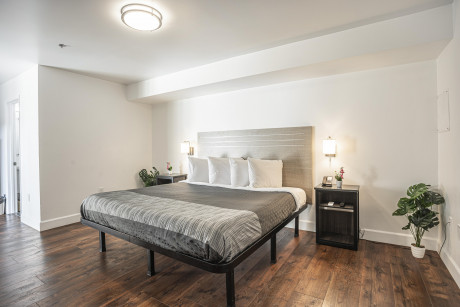 The Greens Hotel on Del Paso Blvd - Guestroom