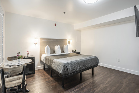 The Greens Hotel on Del Paso Blvd - Guestroom