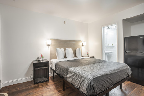 The Greens Hotel on Del Paso Blvd - Guestroom