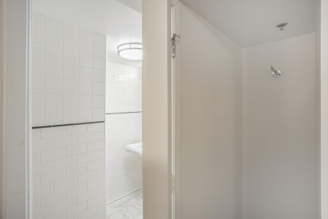 The Greens Hotel on Del Paso Blvd - Bathroom