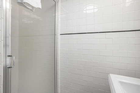 The Greens Hotel on Del Paso Blvd - Bathroom