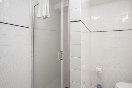 The Greens Hotel on Del Paso Blvd - Bathroom