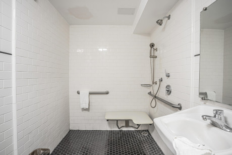 The Greens Hotel on Del Paso Blvd - Bathroom