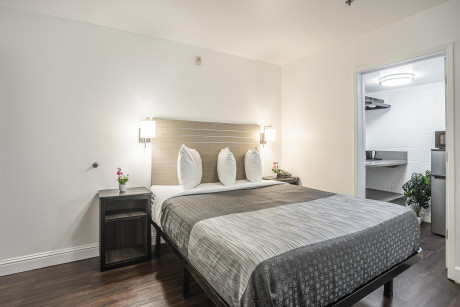 The Greens Hotel on Del Paso Blvd - Guestroom