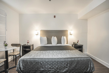 The Greens Hotel on Del Paso Blvd - Guestroom